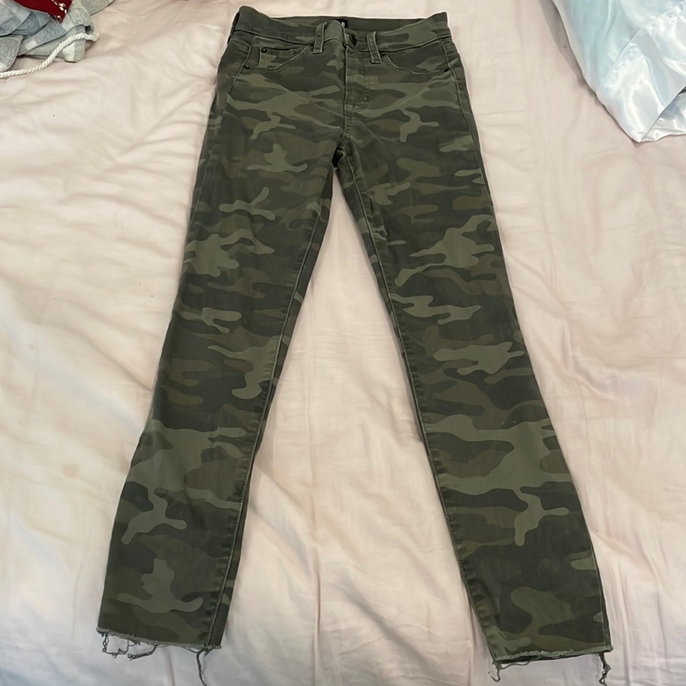 Gap denim size 25 true skinny camouflage jeans
